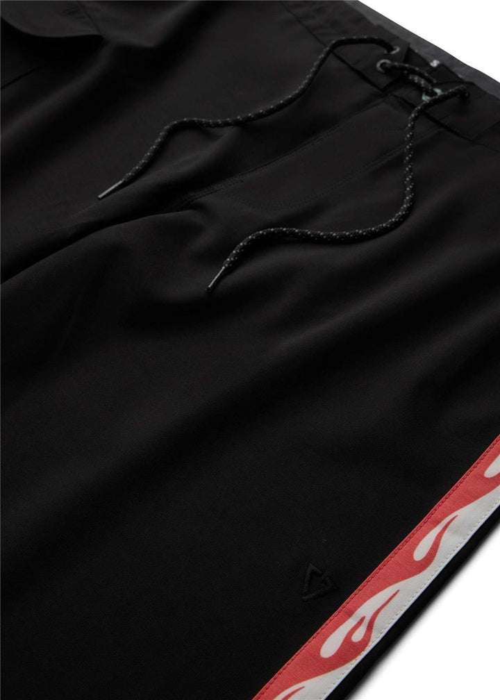 Vissla Long Sets 18" Boys Boardshort in Black, view 4