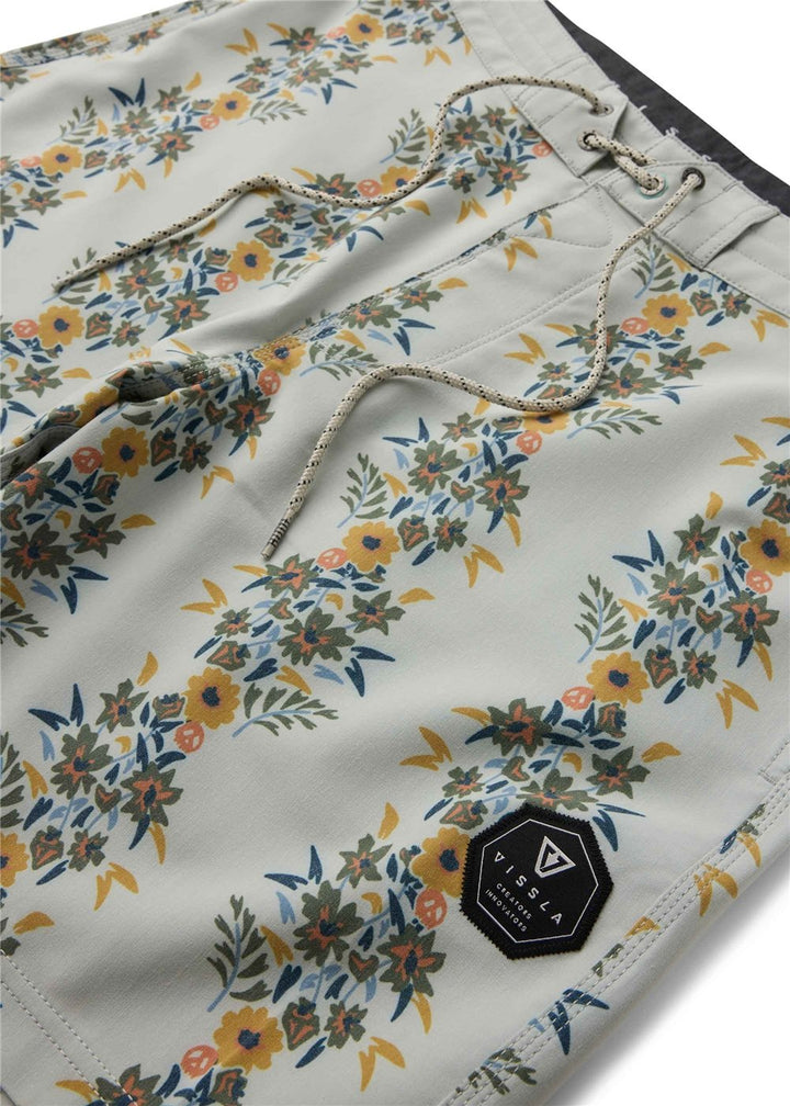 Vissla Voodoo Vines 17.5" Boardshort in Bone, view 4