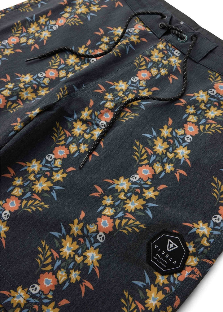 Vissla Voodoo Vines 17.5" Boardshort in Phantom, view 4