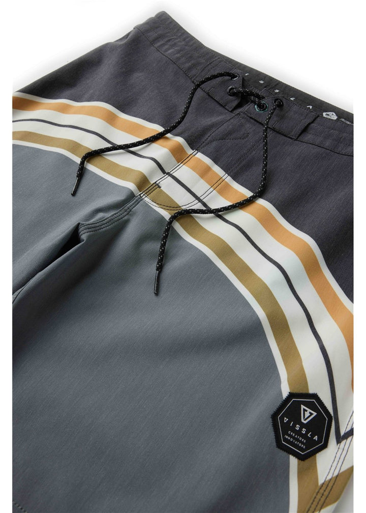 Vissla Latitude 18.5" Boardshort in Black, view 4